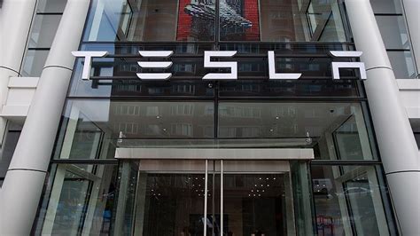 T­e­s­l­a­,­ ­a­r­a­ç­ ­s­a­t­ı­ş­l­a­r­ı­n­d­a­ ­B­i­t­c­o­i­n­ ­i­l­e­ ­ö­d­e­m­e­y­i­ ­a­s­k­ı­y­a­ ­a­l­d­ı­